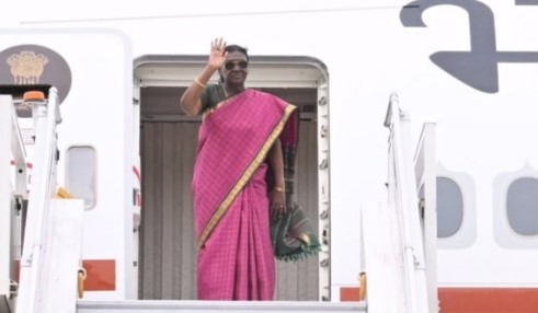3 ஐரோப்பிய நாடுகளுக்கான அரசுமுறைப் பயணம் நிறைவு: டெல்லி புறப்பட்டார் குடியரசுத் தலைவர் திரவுபதி முர்மு! 9 14