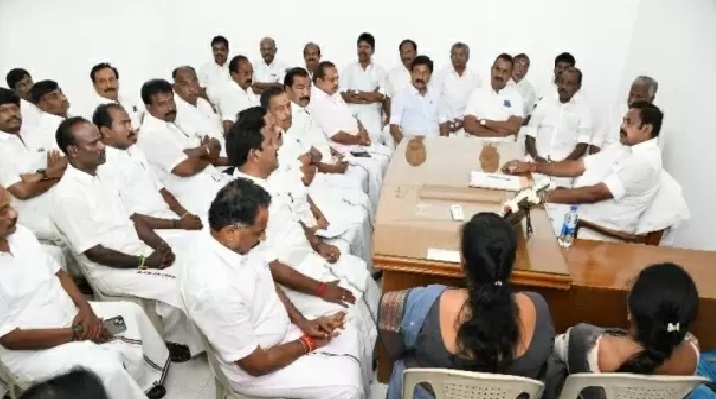 ”அதிமுக எம்.எல்.ஏ.க்களின் ஒற்றுமை சட்டசபையில் தெரியும்” ADMK MLAs
