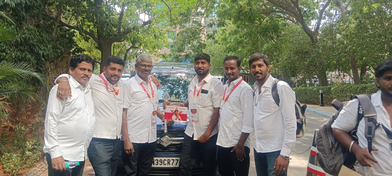 “எண்ணம் போல் வாழ்க்கை…" - தனுஷ் ரசிகர் நற்பணி இயக்க கொடி அறிமுகம்! 1 Dhanush 1