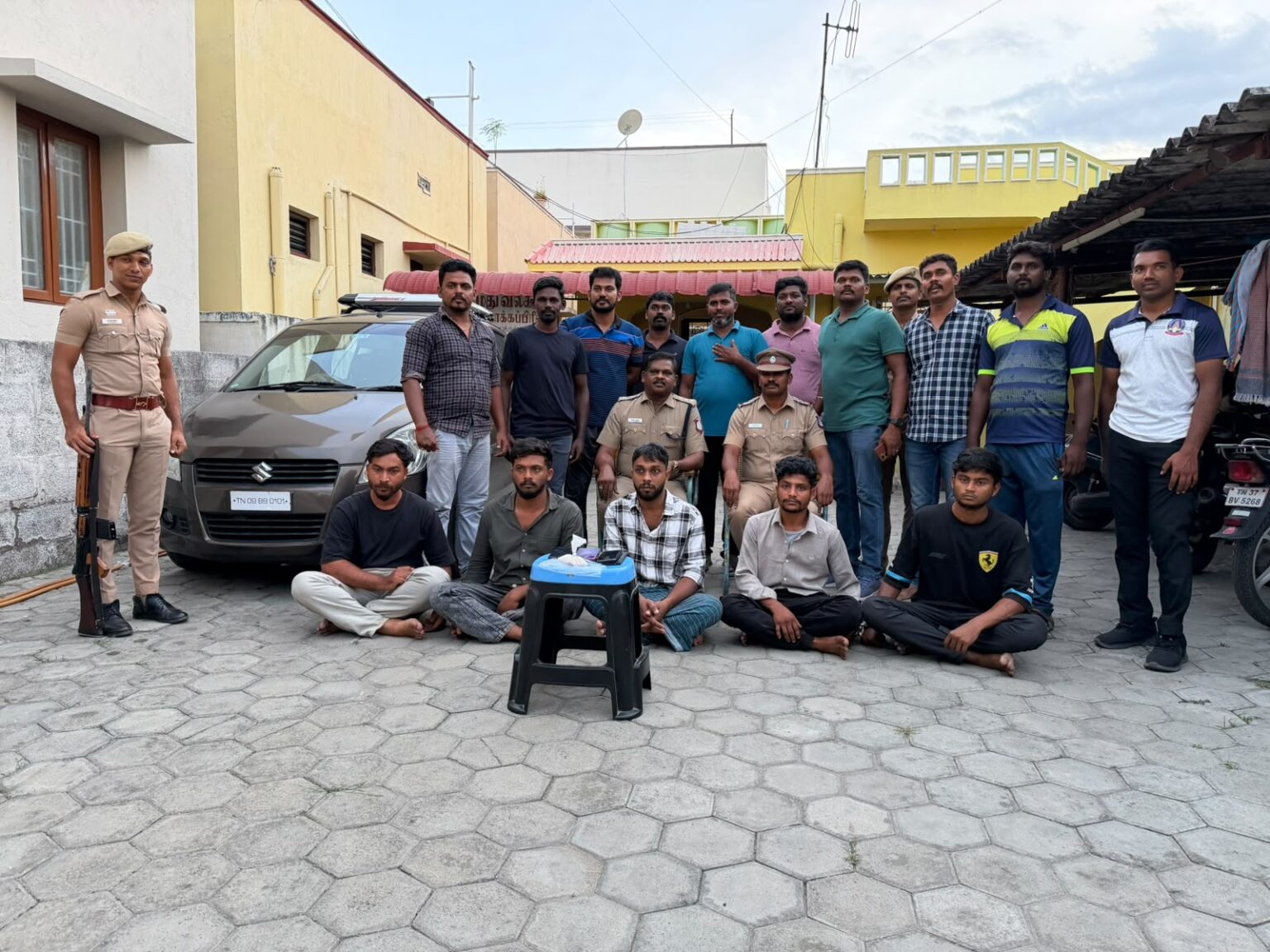 பெங்களூருவிலிருந்து கேரளாவுக்கு போதைப்பொருள் கடத்தல்!. கோவையில் 5 பேர் கும்பல் கூண்டோடு கைது! Drug smuggling