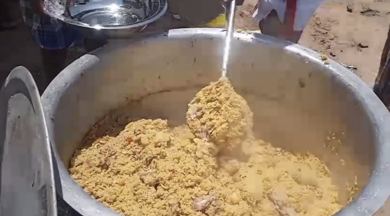 தவெகவில் இணைந்த மாற்றுக்கட்சியினர்..!! கம கம பிரியாணி போட்டு அசத்தல்..!! Screenshot 2026 07 11 at 2.43.16 PM