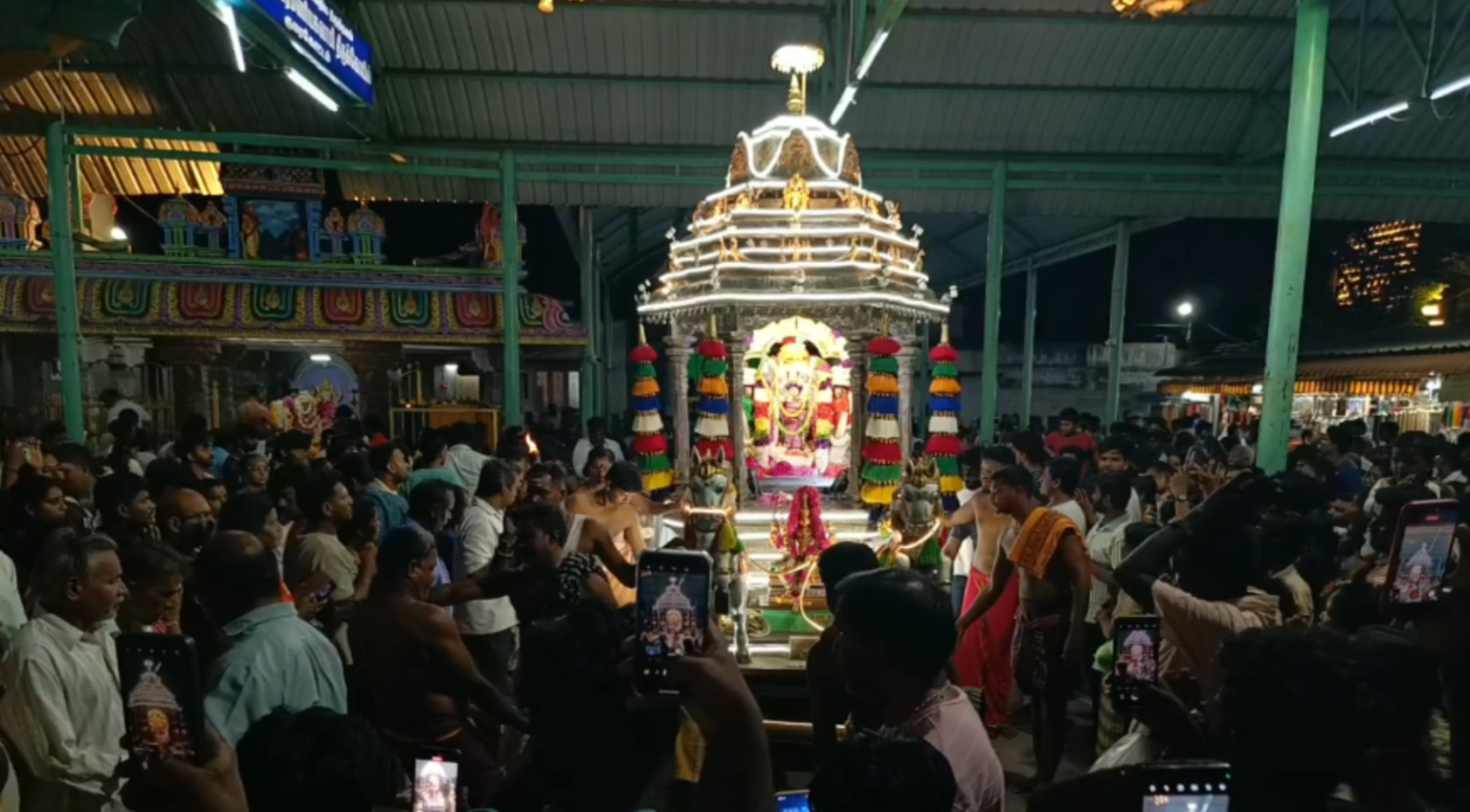 நாளை நடிகர் சூர்யாவுக்கு ஹேப்பி பர்த்டே..!! முருகன் கோயிலில் வெள்ளித்தேர் இழுத்த ரசிகர்கள்..!! Screenshot 2026 07 22 at 6.43.13 AM