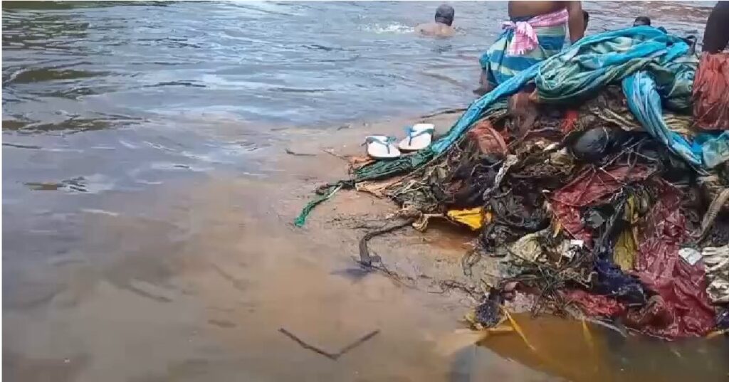 தாமிரபரணி ஆற்றில் ஆடைகள், சடங்கு பொருட்கள் வீசத் தடை: உயர் நீதிமன்றம் எச்சரிக்கை Tamirabarani