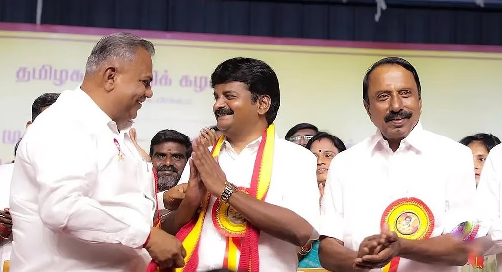இயல்பானதாகிவிட்டதா ஊழல்? தார்மீக பிம்பங்களும் அரசியல் ‘வாஷிங் மெஷின்’ கலாச்சாரமும்! Vijaya Baskar TVK