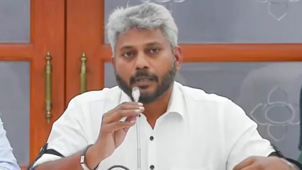 வீடு புகுந்து தாக்கிய வழக்கு: இன்று ஆப்சென்ட் ஆன மரிய வில்சன்..!! புதுவை கோர்ட் போட்ட அதிரடி உத்தரவு..!! image 11 3