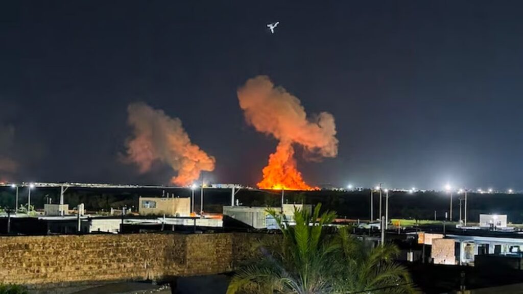ஆத்திரத்தை கொட்டித்தீர்த்த அமெரிக்கா.. பதிலுக்கு குவைத், பஹ்ரைனில் அமெரிக்க தளங்களை குறிவைத்த ஈரான்.!! image 11 5