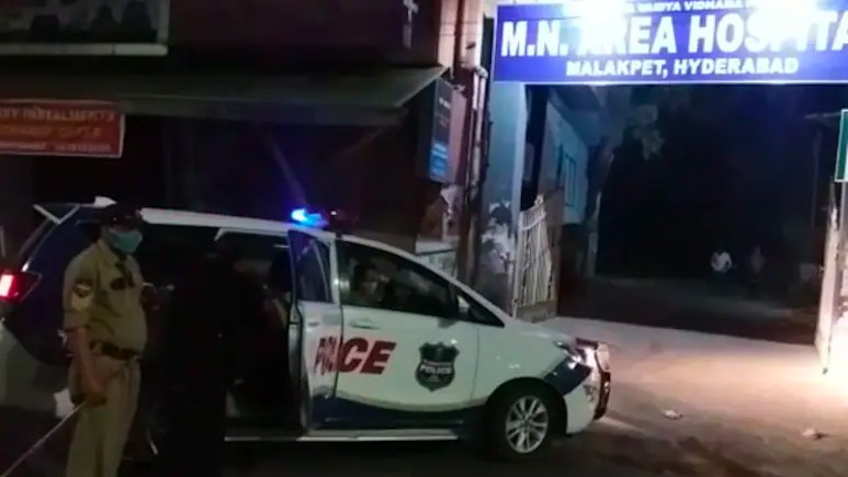 அந்த கோலத்தில்.. அம்மன் சிலையோடு ஏரியில் குதித்து பெண் ஐடி ஊழியர் தற்கொலை..!! ஹைதராபாத்தில் பகீர் சம்பவம்..!! image 11 9