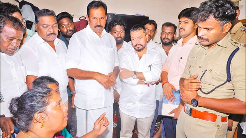 போன உசுரு திரும்ப வருமா..?? இதெல்லாம் வேணாம்..!! அரசு சலுகைகளை நிராகரித்த சபரிவர்மன் குடும்பத்தினர்! image 14 10