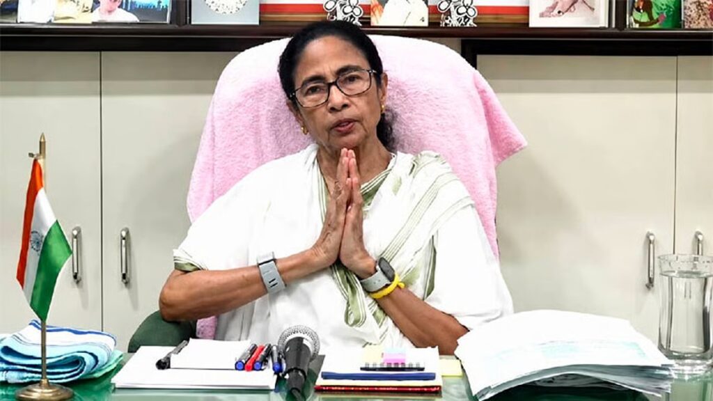 பாஜக ஆட்சியின் அரசியல் முடிவைக் காணும் வரை உயிருடன் இருப்பேன்..!! மம்தா பானர்ஜி ஆவேசம்..!! image 14 9