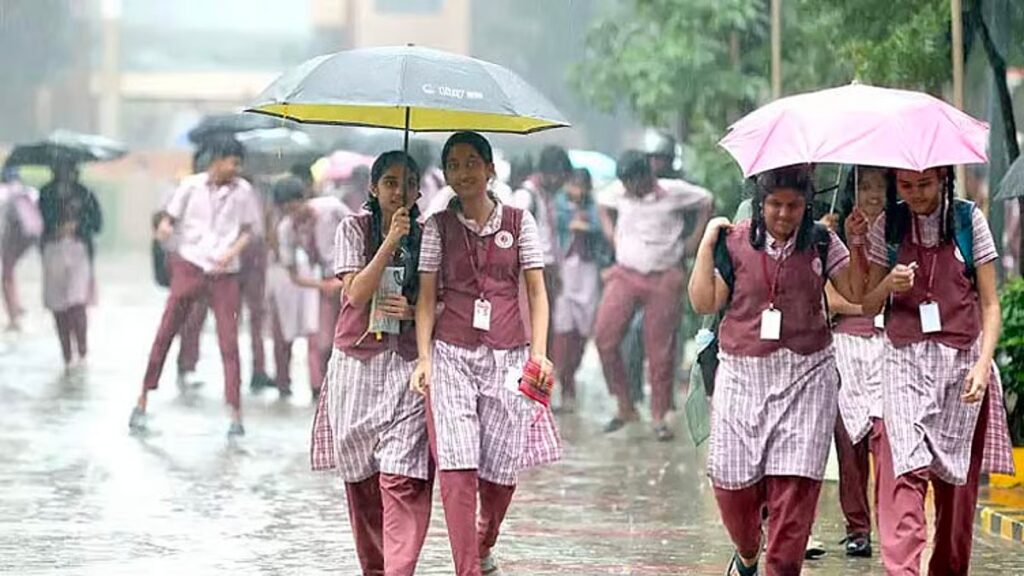 நீலகிரி: வெளுத்து வாங்கும் கனமழை.. 2 தாலுகாக்களில் இன்று பள்ளிகளுக்கு விடுமுறை..!! image 17 3