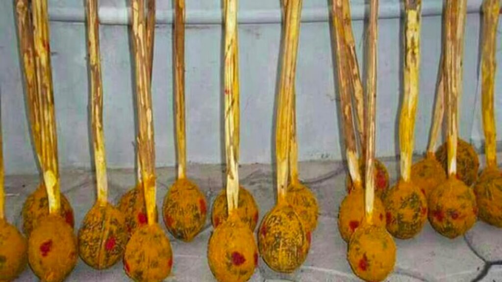 ஆடி பிறந்தாச்சு..!! களைகட்டும் தேங்காய் சுடும் பண்டிகை.. ஈரோட்டில் அழிஞ்சி குச்சிகள் விற்பனை அமோகம்..!! image 17 6