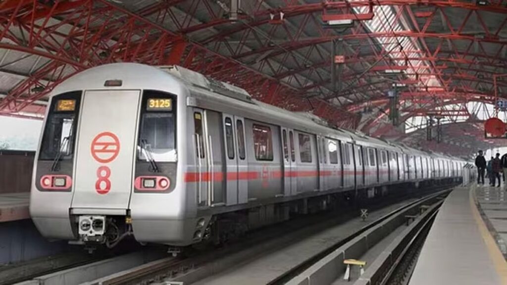 டெல்லியில் தீவிரமடையும் போராட்டம்..!! 2வது நாளாக 16 மெட்ரோ ரயில் நிலையங்கள் மூடல்! image 20 11