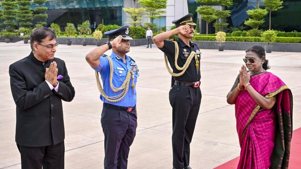 3 நாடுகளை நோக்கி.. தொடங்கியது ஜனாதிபதி திரவுபதி முர்முவின் வரலாற்று பயணம்..!! image 21 9