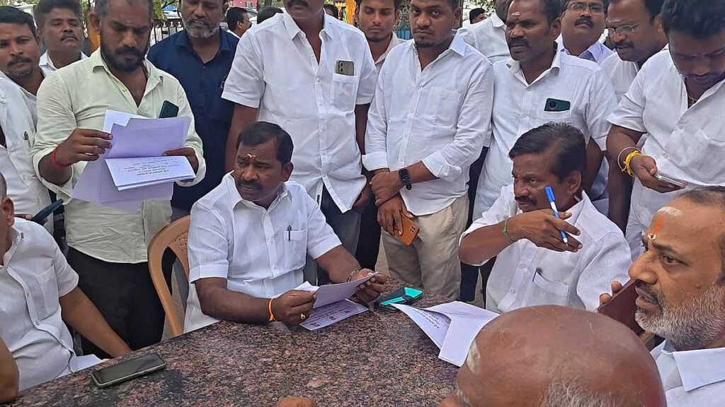 அதிமுகவில் மீண்டும் சலசலப்பு..!! காலியான விழுப்புரம் கூடாரம்..!! 1000 பேர் கூண்டோடு ராஜினாமா..!! image 25 11