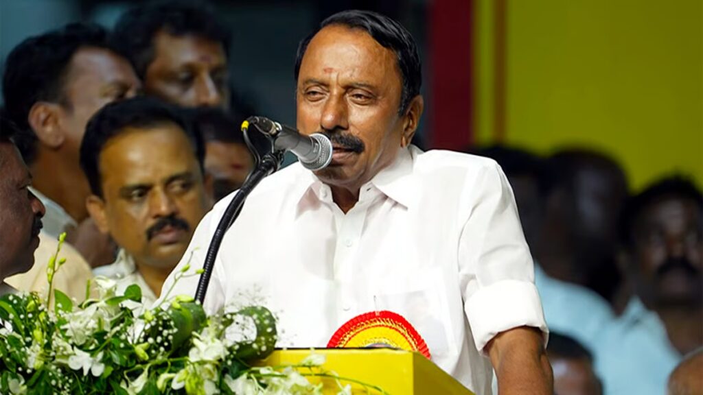 இபிஎஸ் நடத்துறது ஒரு கார்பரேட் கம்பெனி..!! போட்டுத்தாக்கிய அமைச்சர் செங்கோட்டையன்..!! image 27