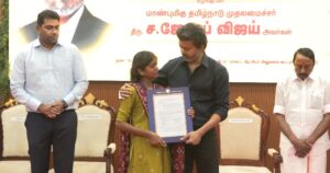 கரூர் துயரம்!. உயிரிழந்த 31 பேரின் குடும்ப உறுப்பினர்களுக்கு பணி நியமன ஆணை!. முதல்வர் விஜய் வழங்கினார்! karur govt job appointment