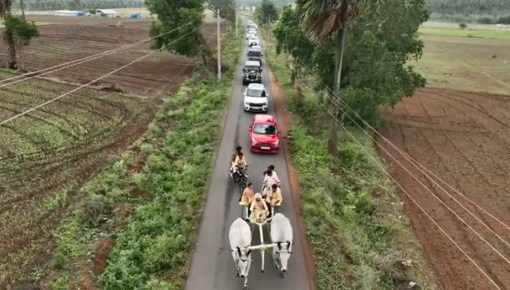 மாட்டு வண்டியில் ஊர்வலம் சென்ற ஐடி தம்பதி!. கோவையில் நெகிழ்ச்சி! kovai mattuvandi couple