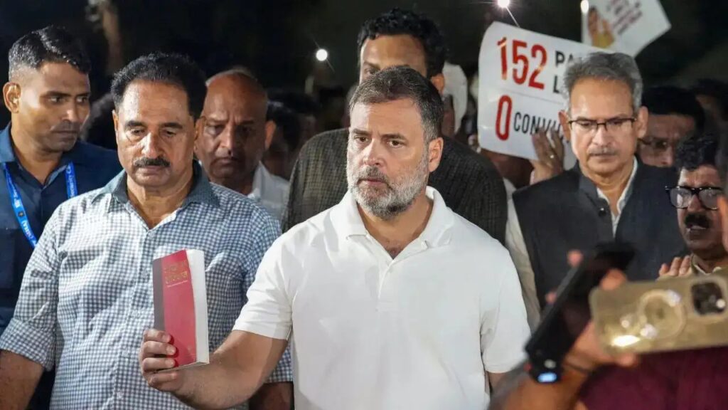 மெட்ரோ, இன்டர்நெட்டை தடுக்கும் மத்திய அரசால், வினாத்தாள் கசிவை தடுக்க முடியாதா?. ராகுல் காந்தி கடும் தாக்கு!. rahul gandhi metro internet