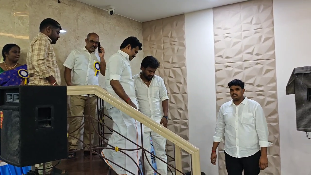 யாருமே இல்லாத மேடை... ஆப்சென்ட் எம்.எல்.ஏ-க்கள்... அப்செட் ஆகி திரும்பிய அமைச்சர்! 1 vlcsnap 2026 07 05 13h38m13s424