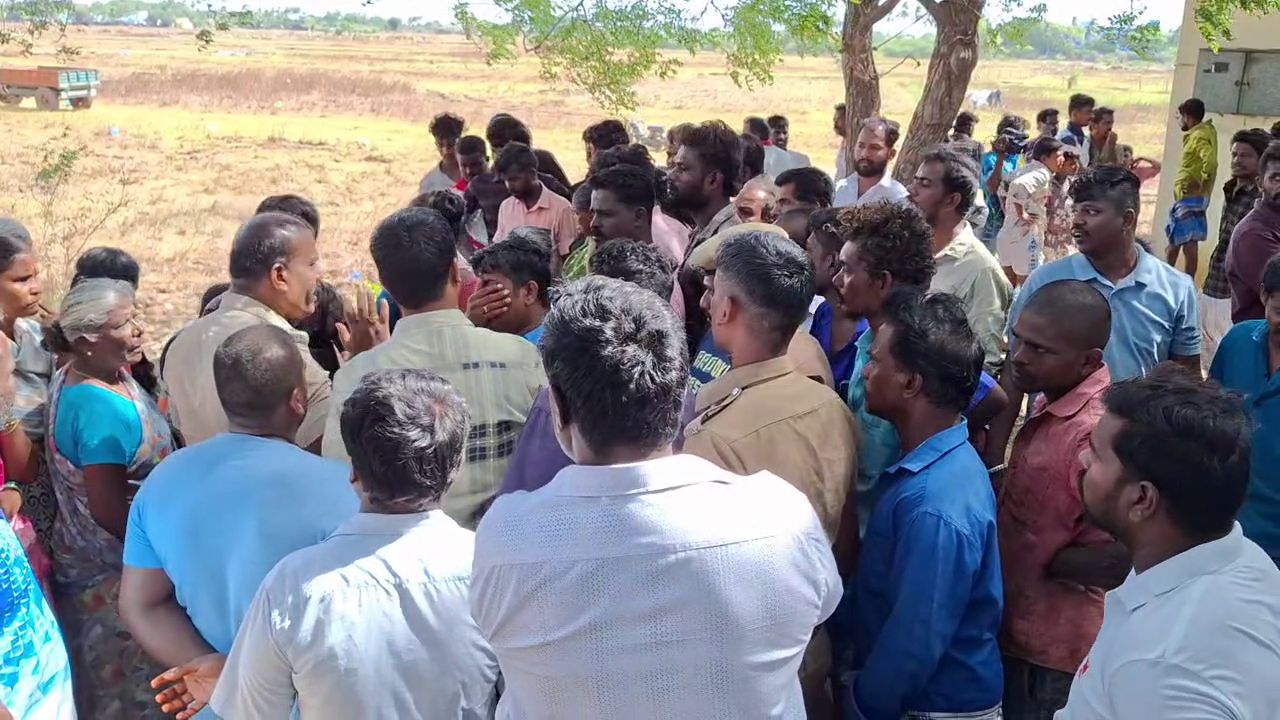 நெல்லை டவுன் அருகே பயங்கரம்: இளைஞர் வெட்டிப் படுகொலை– உறவினர்கள் போராட்டம்! 1 vlcsnap 2026 07 12 17h43m11s687