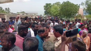கோவை வேளாண் கல்லூரி மாணவி மர்ம மரணம்: நீதி கேட்டு உறவினர்கள் சாலை மறியல்! vlcsnap 2026 07 12 18h01m48s361