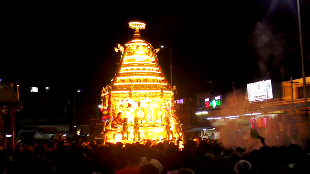 ஏகாம்பரநாதர் கோயிலில் புதிய தங்கத் தேரோட்டம்: அமைச்சர்கள் வடம் பிடித்துத் இழுத்து துவக்கி வைத்தனர்! vlcsnap 2026 07 13 09h53m40s334