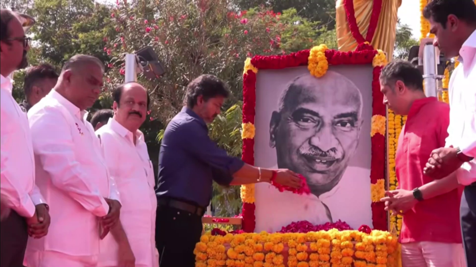 பெருந்தலைவர் காமராஜரின் பிறந்தநாள்: தமிழகத்தின் விடிவெள்ளியை நினைவுகூர்ந்து கல்வி வணக்கம்! vlcsnap 2026 07 15 10h20m12s160