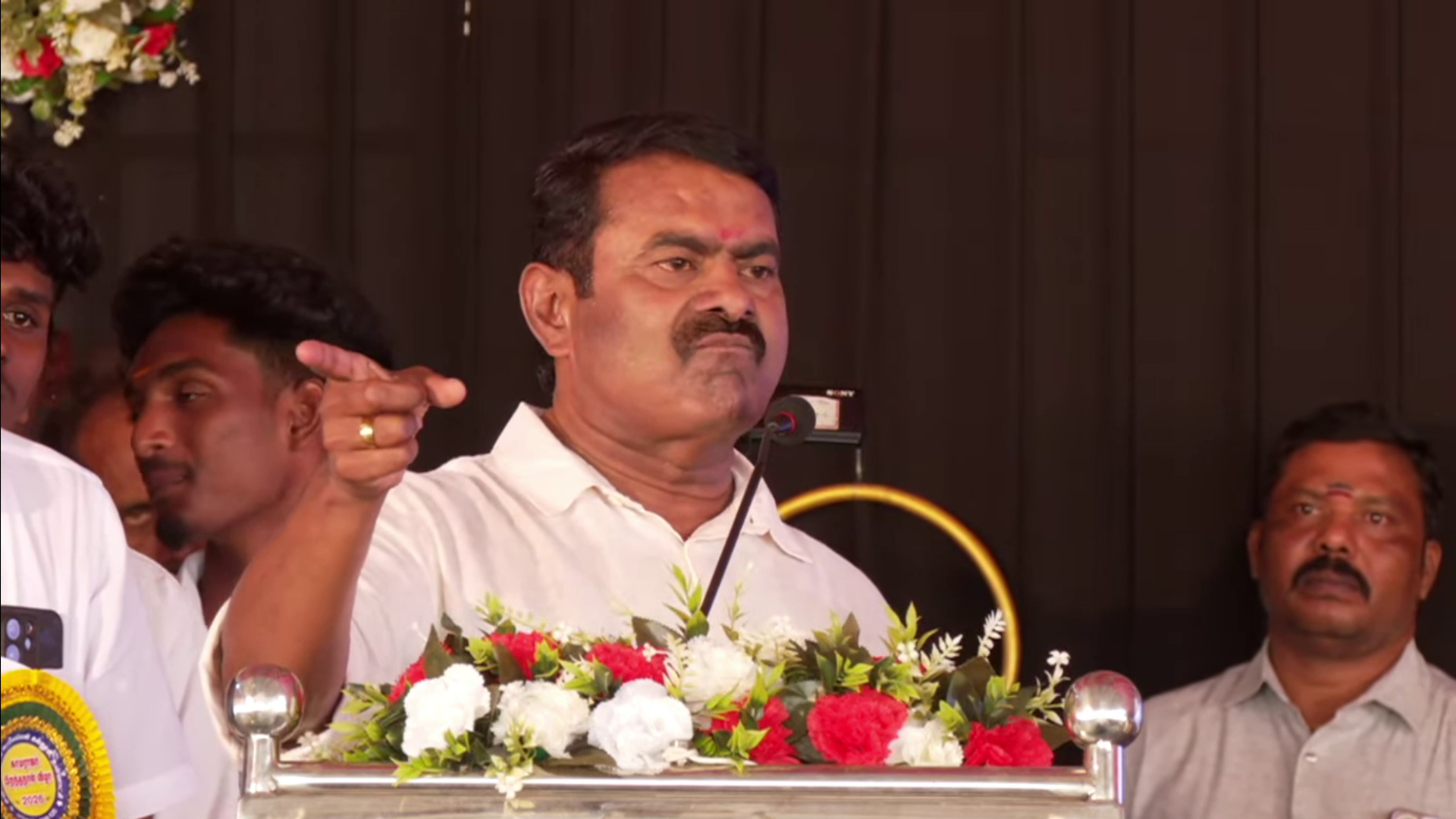 “இப்போது சிரிப்பார்கள்... நாளை என்னைத் தேடி வருவார்கள்!” – சீமான் சீரியஸ் பேச்சு 1 vlcsnap 2026 07 17 14h59m13s003