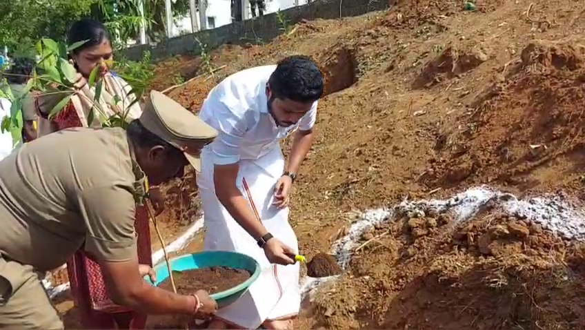 புதுக்கோட்டை: மாநகராட்சி குளங்களில் 15,000 மரக்கன்றுகள் நடும் பணி தொடக்கம்! 1 vlcsnap 2026 07 18 12h00m25s850