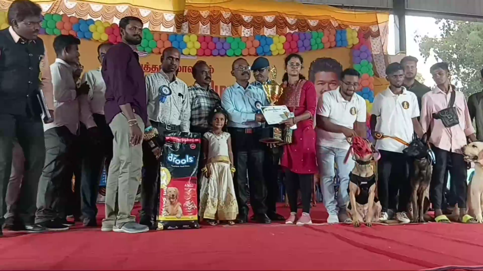 ஏலகிரி கோடை விழா நிறைவு: பார்வையாளர்களைக் கவர்ந்த நாய் கண்காட்சி! பரிசுகள் வழங்கி கௌரவிப்பு! vlcsnap 2026 07 20 07h56m57s820