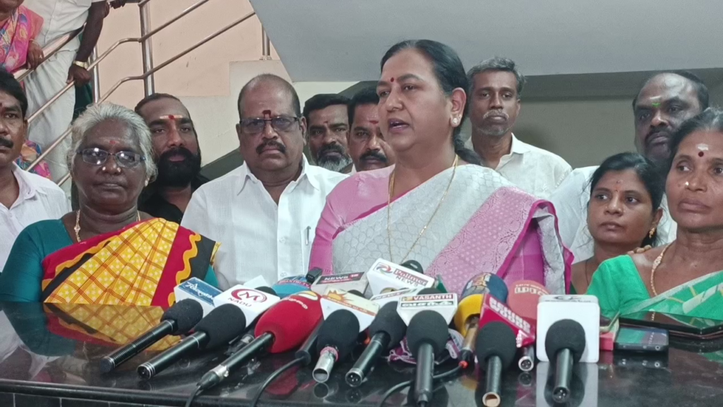 “இது சினிமா கிடையாது… ‘ரீல்’ ஹீரோ ‘ரியல்’ ஹீரோவாக மாற வேண்டும்” – பிரேமலதா விஜயகாந்த் vlcsnap 2026 07 24 17h38m26s582
