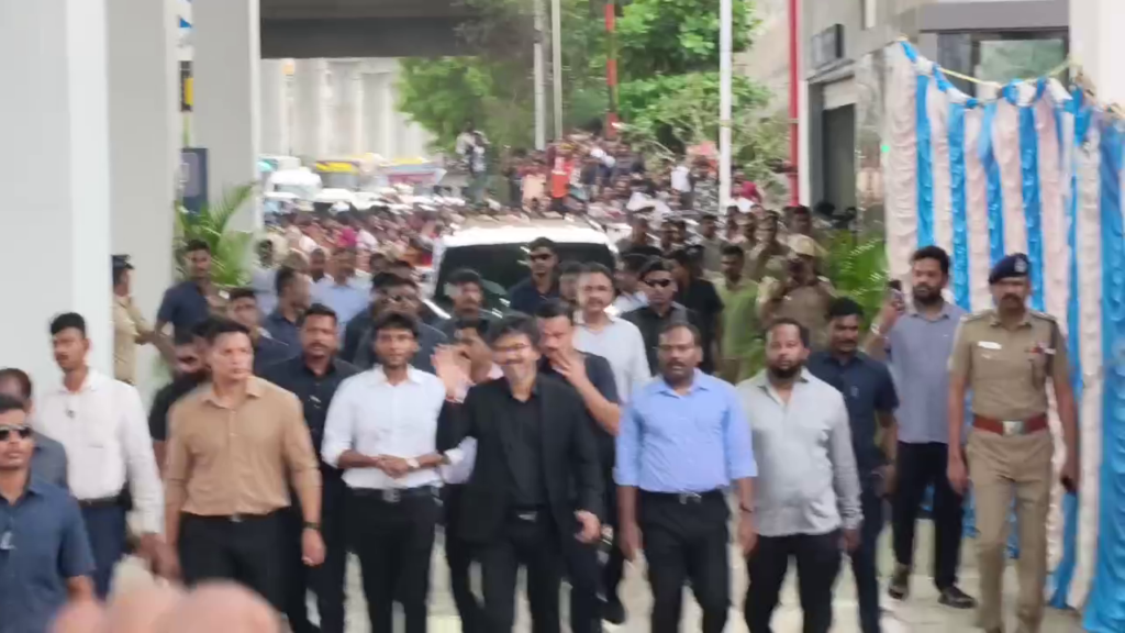 ரயிலில் பயணித்து போரூர்–பூந்தமல்லி மெட்ரோ பாதையை ஆய்வு செய்த முதல்வர் விஜய்! vlcsnap 2026 07 29 19h06m52s462