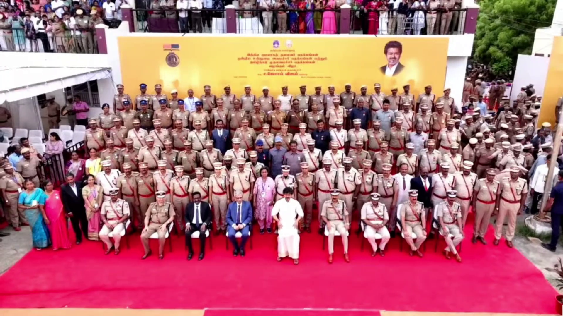 சிறப்பாக பணியாற்றிய காவல் அதிகாரிகளுக்கு பதக்கங்களை வழங்கினார் முதல்வர் விஜய்! 2 vlcsnap 2026 07 31 19h33m14s772