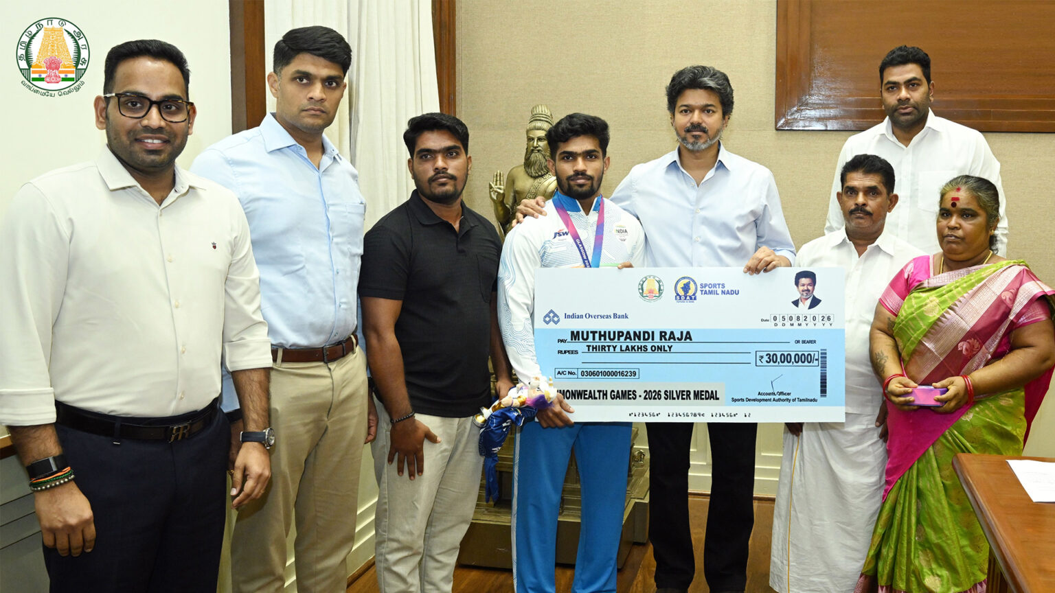 காமன்வெல்த் போட்டியில் வெள்ளிப் பதக்கம்…. ராஜா முத்துப்பாண்டிக்கு ரூ.30 இலட்சம் வழங்கிய முதலமைச்சர் 005 raja