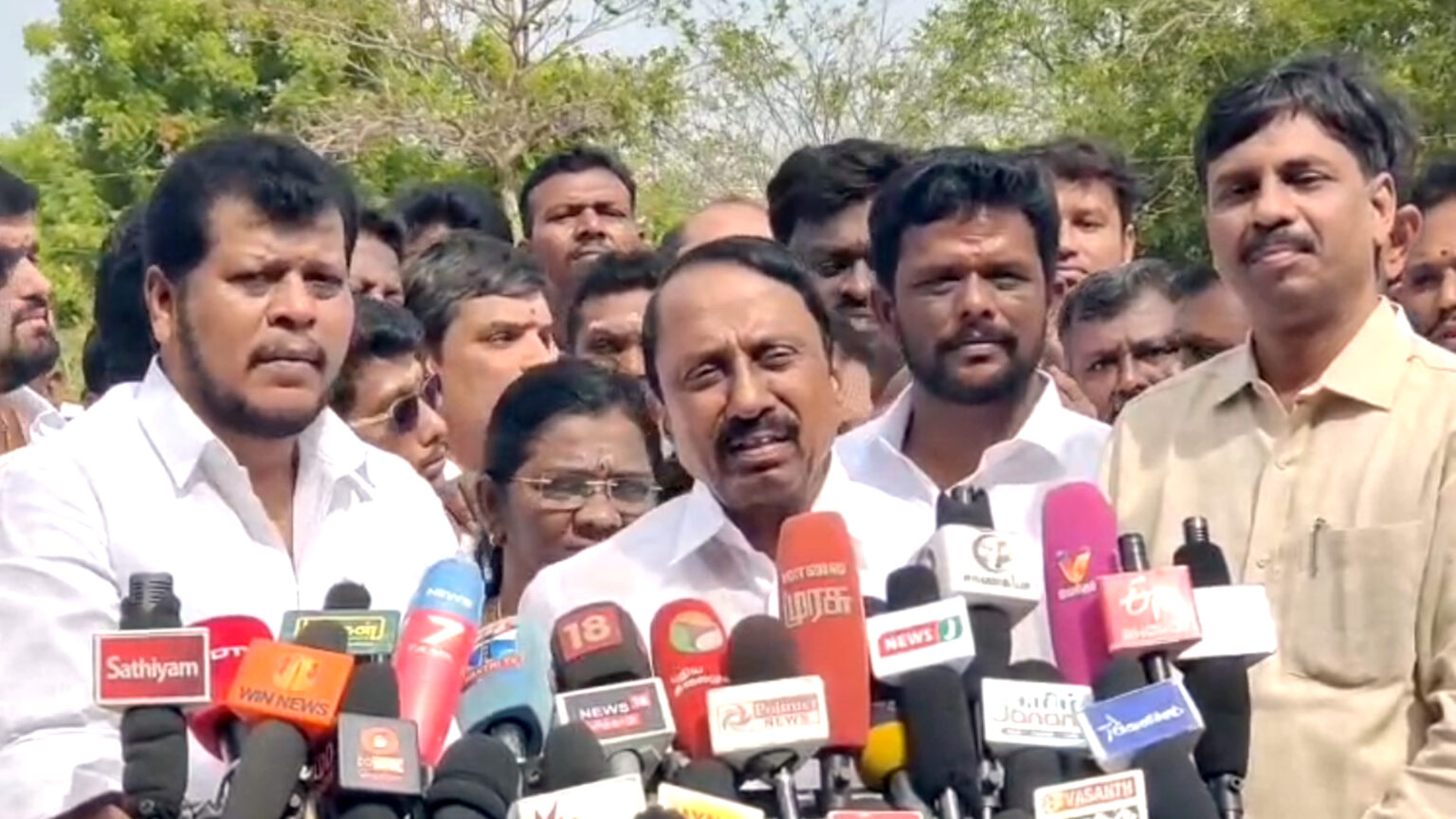 விஜய் நல்லாட்சிக்கு முத்தாய்ப்பாக காவிரி ஆற்றில் தண்ணீர் வந்து கொண்டு இருக்கிறது – கே.ஏ.செங்கோட்டையன் 010 kas