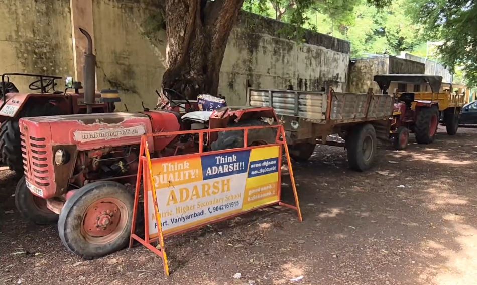 திருப்பத்தூர் : அனுமதியின்றி மண் கடத்தல்..! 9 டிராக்டர்கள், 2 ஜேசிபி பறிமுதல்..! 11 பேர் கைது..! 12