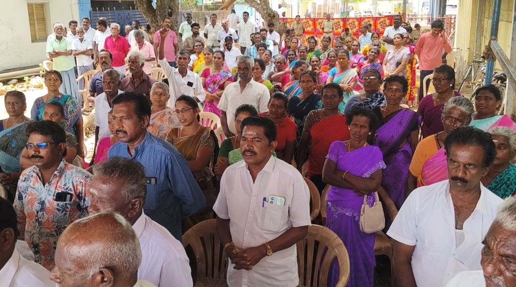 தூத்துக்குடி : கப்பல் கட்டும் தளம் அமைக்க எதிர்ப்பு..! உப்பள தொழிலாளர்கள் போராட்டம்..! 7