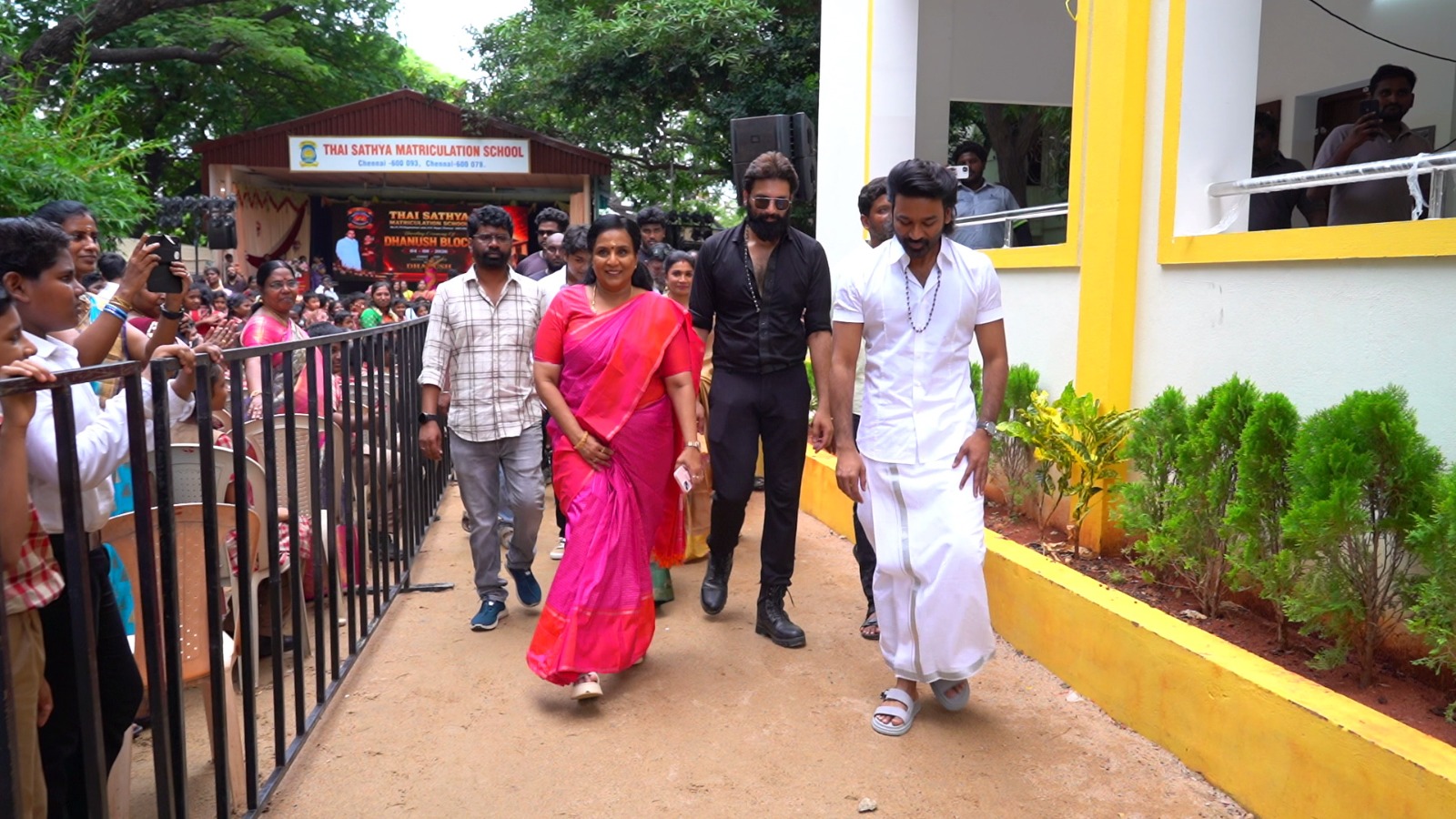 தான் படித்த பள்ளிக்கு சொந்த செலவில் 3 மாடி கட்டிடம் கட்டித் தந்த நடிகர் தனுஷ்! 2 Dhanush 2