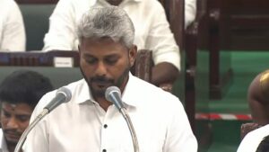 பெரும் எதிர்பார்ப்புக்கு மத்தியில் கூடியது சட்டசபை!! தவெக அரசின் முதல் பட்ஜெட் தாக்கல்!! image 12 2