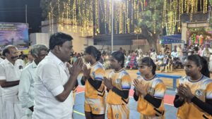 பழவூர் அருகே மாநில மின்னொளி கபடி போட்டி